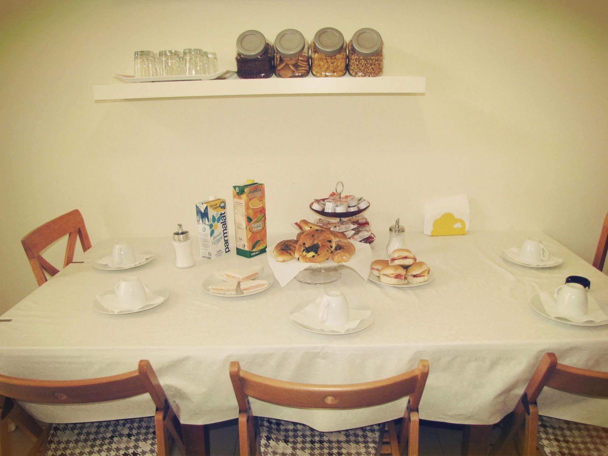 Bed and Breakfast Claudia House Roma Termini Экстерьер фото